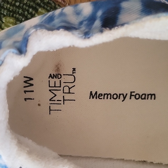 3/$12☆☆Time & Tru tie dye 11 wide sneakers.with memory foam - Picture 2 of 6